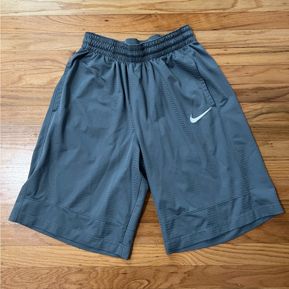 NIKE ATHLETIC TRAINING SHORT BASKETBALL SIZE MEDIUM GREY